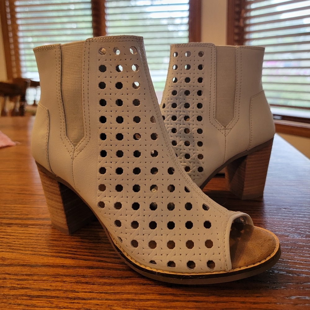 TOMS Dove Leather Basketweave Majorca Peep Toe Boots